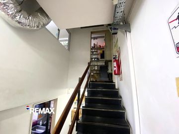 Local en Venta Esquina frente Plaza San Martín