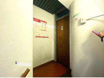 Local en Venta Esquina frente Plaza San Martín