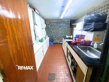 Local en Venta Esquina frente Plaza San Martín