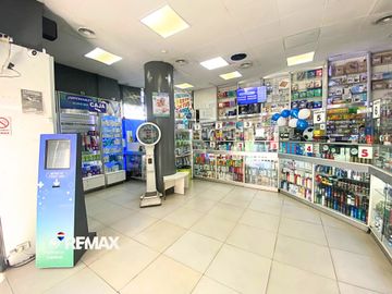 Local en Venta Esquina frente Plaza San Martín