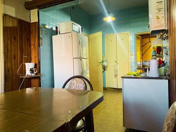 VENTA CASA 4 AMB C/COCHERA JARDIN CASTELAR CENTRO