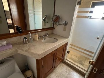 CASA EN VENTA REMODELADA EN JOYAS DEL PEDREGAL, EN COYOACAN, SEGURIDAD 24-7