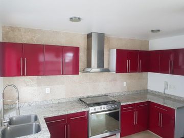 CASA EN VENTA MAGISTERIO 2000 CON ALBERCA