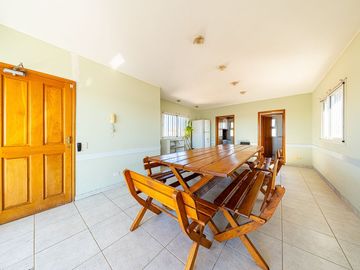 DUPLEX EN VENTA CON VISTA AL RÍO. PATIO EXCLUSIVO
