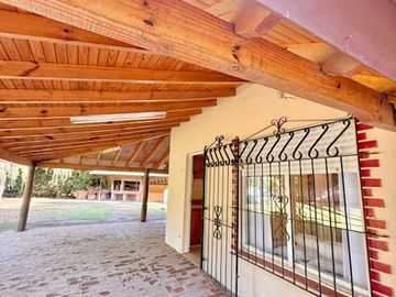 VENTA DE CASA CON PISCINA EN SAN MIGUEL DEL MONTE