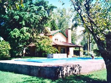 VENTA DE CASA CON PISCINA EN SAN MIGUEL DEL MONTE