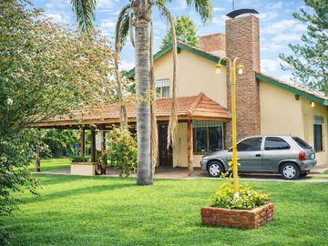 VENTA DE CASA CON PISCINA EN SAN MIGUEL DEL MONTE