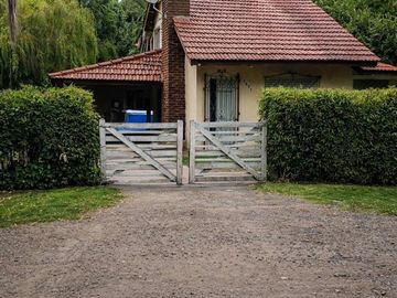 VENTA DE CASA CON PISCINA EN SAN MIGUEL DEL MONTE