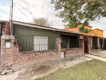 Casa 2 Dormitorios en Venta en Villa Elisa Patio