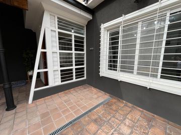 VENTA CASA 4 AMBIENTES VILLA LUZURIAGA