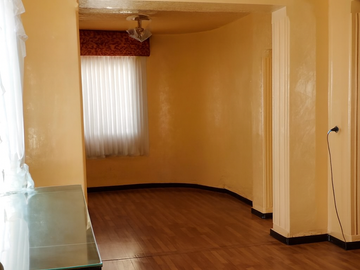 Venta de casa con 2 departamentos en la parte de atrás