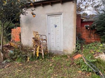 Propiedad ubicada  en Barrio Los Pinos - Calle Los Pinos al 100