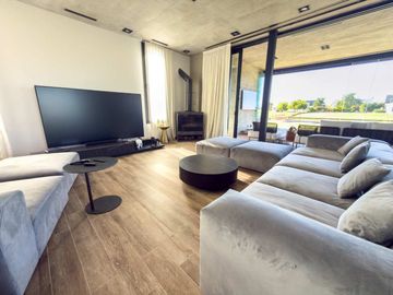 VENTA CASA 5 AMBIENTES EL CANTON BARRIO GOLF