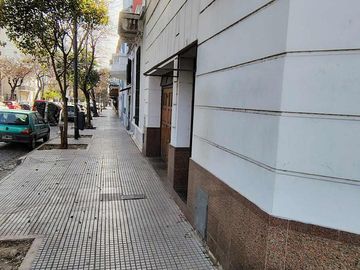 Venta 2 Casas con entrada indep Cochera Flores
