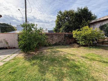 VENTA CASA CON JARDIN CIUDADELA