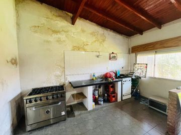 CASA 4 AMBIENTES EN VENTA QUINCHO COCHERA EN GLEW