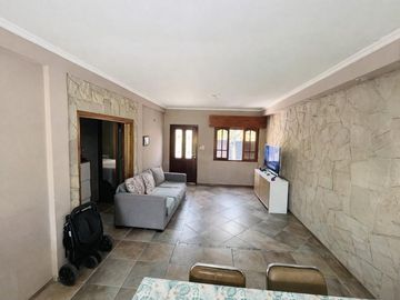CASA 4 AMBIENTES EN VENTA QUINCHO COCHERA EN GLEW
