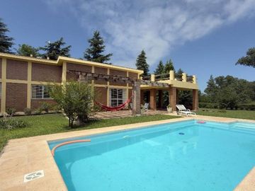 VENTA CASA 2 DORMITORIOS PILETA POTRERO DE GARAY