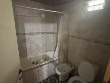VENTA CASA 4 AMB PILETA, MORENO A 50M DE ACC OESTE