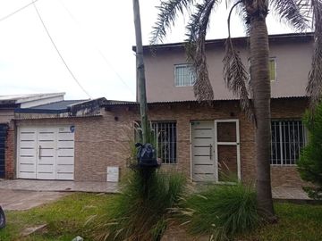 CASA EN VENTA FISHERTON CON JARDIN 5 DORMITORIOS