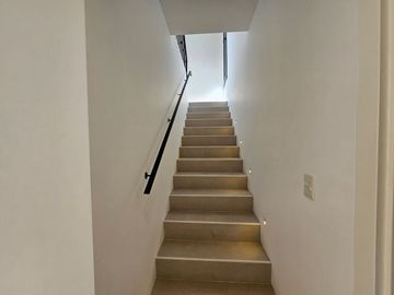 CASA VENTA Exaltación de la Cruz 5 amb A ESTRENAR