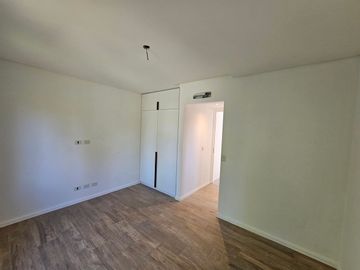 CASA VENTA Exaltación de la Cruz 5 amb A ESTRENAR