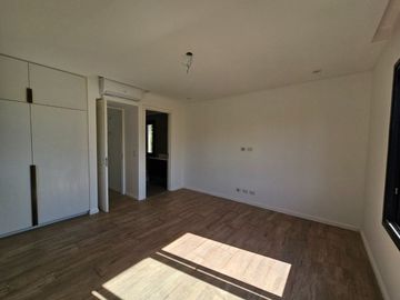 CASA VENTA Exaltación de la Cruz 5 amb A ESTRENAR