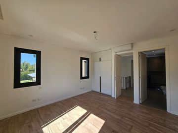 CASA VENTA Exaltación de la Cruz 5 amb A ESTRENAR