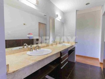 ALQUILER CASA CON PILETA EN JARDINES DEL REY