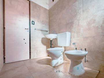 VENTA CASA EN BARRIO LOS PIONEROS, CENTENARIO