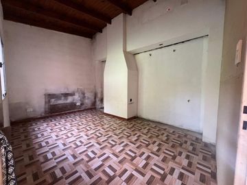 CASA EN VENTA LA PLATA CITY BELL A REFACCIONAR