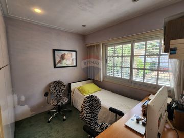Venta Casa 5 amb c/ cochera en Bernal Centro