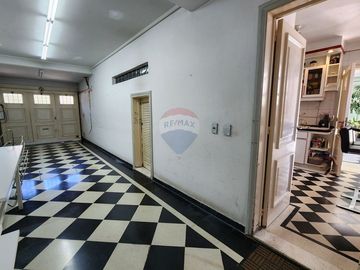 Venta Casa 5 amb c/ cochera en Bernal Centro