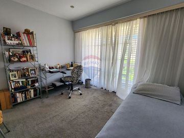 Venta Casa 5 amb c/ cochera en Bernal Centro