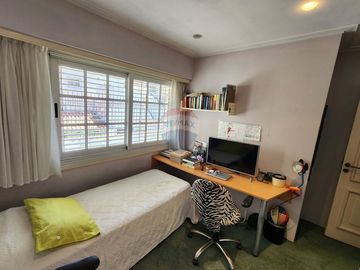 Venta Casa 5 amb c/ cochera en Bernal Centro