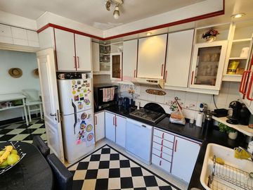 Venta Casa 5 amb c/ cochera en Bernal Centro