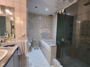 Venta Casa 5 amb c/ cochera en Bernal Centro