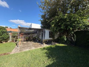 CASA EN VENTA CON PARQUE, PILETA Y COCHERA
