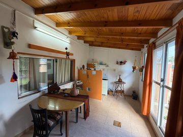 CASA EN VENTA CON PARQUE, PILETA Y COCHERA