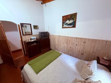 CASA EN VENTA CON PARQUE, PILETA Y COCHERA