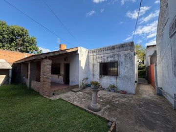 CASA EN VENTA CON PARQUE, PILETA Y COCHERA