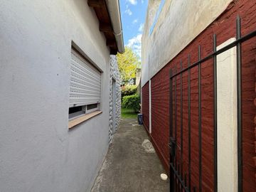 CASA EN VENTA CON PARQUE, PILETA Y COCHERA