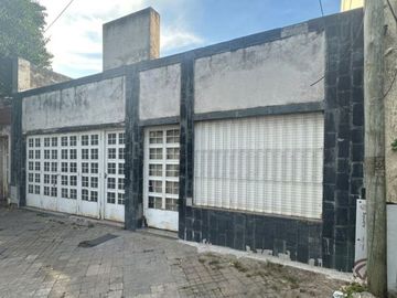 VENTA CASA 3 DORMITORIOS CON COCHERA