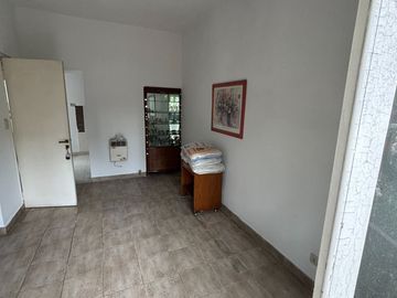EXCELENTE CASA O 2 PH LISTOS P/HABITAR EN FLORES