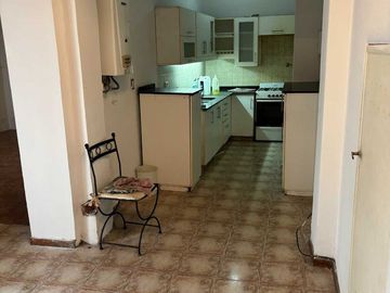 EXCELENTE CASA O 2 PH LISTOS P/HABITAR EN FLORES