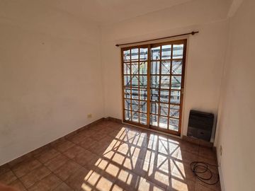 ALQUILER 2 AMB. CON BALCÓN Y MUCHA LUZ, VTE. LÓPEZ
