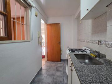 ALQUILER 2 AMB. CON BALCÓN Y MUCHA LUZ, VTE. LÓPEZ