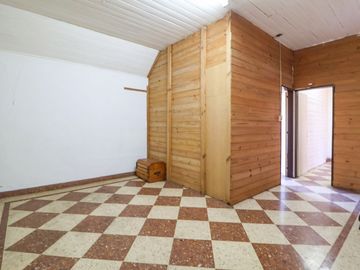 VENTA  CASA 5 amb / PARQUE y 2 LOCALES COMERCIALES