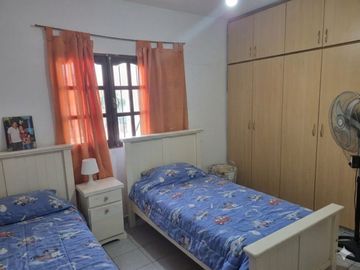 VENDE CASA DE TRES DORMITORIOS ZONA SUR