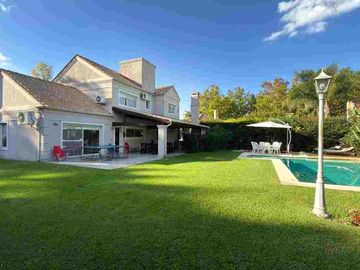 Casa en venta en Barrio La Peregrina Pilar